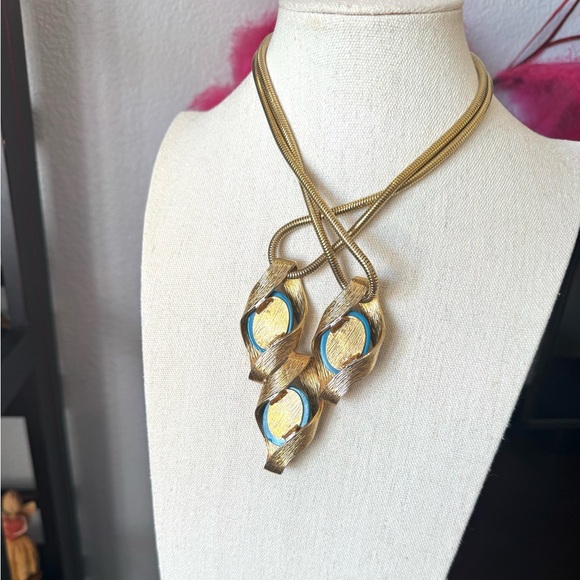 Vintage Mid Century Gold and Blue Pendant Necklace - Picture 7 of 7